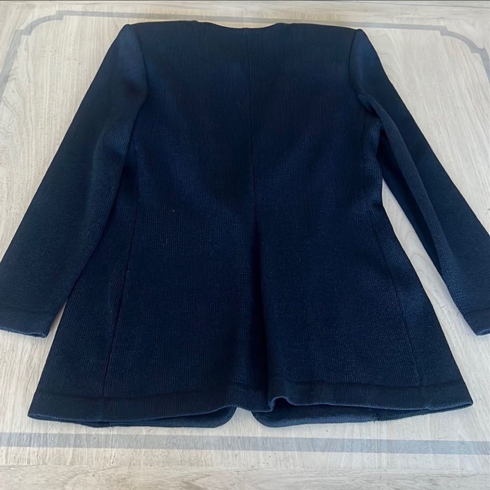 St. John Elegant Women's Navy Skirt Set with Gold Buttons - Picture 8 of 8